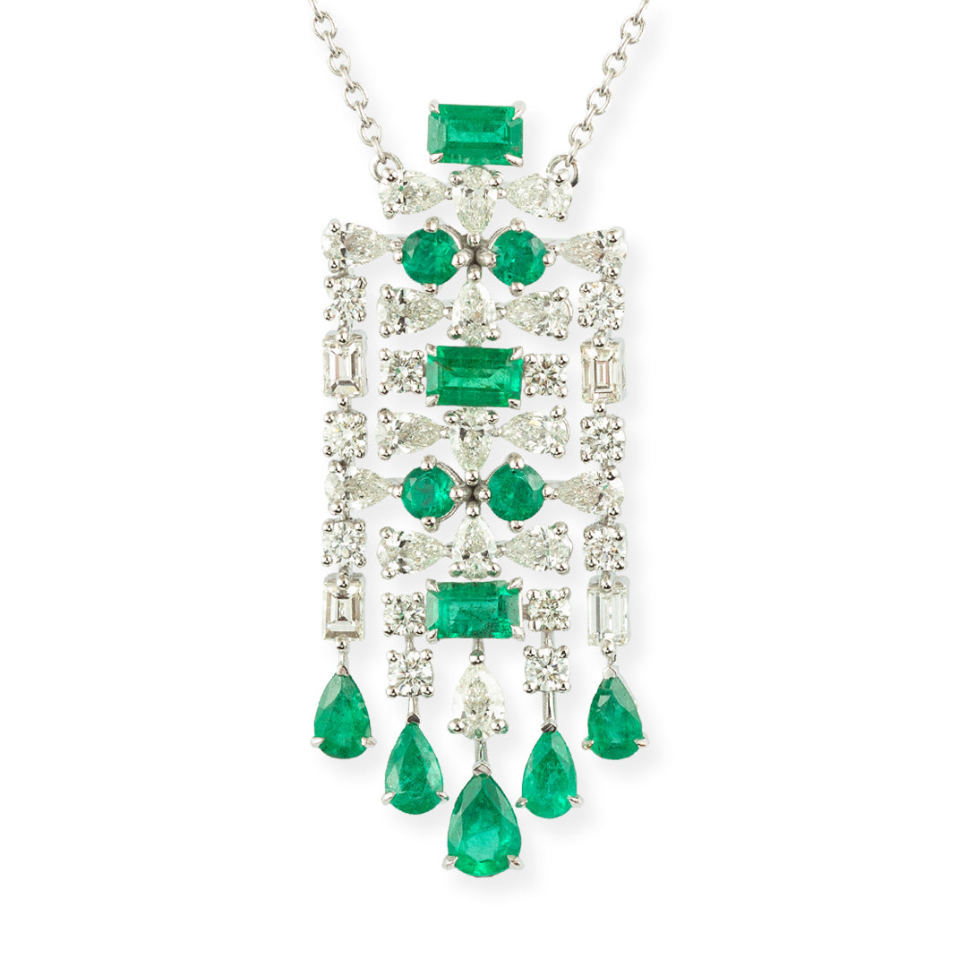 قلادة من الذهب والماس